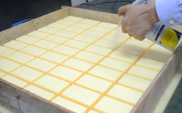 模具硅橡膠操作為什么要用脫模劑？