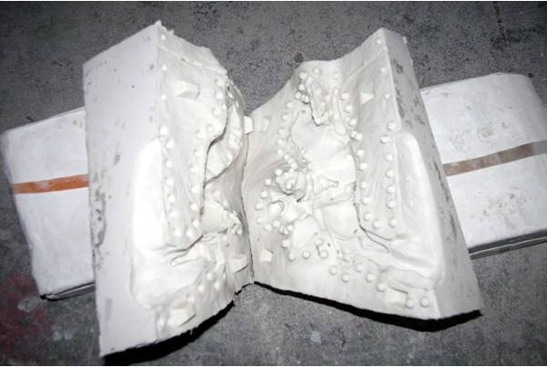 如何避免模具硅膠制品破裂？